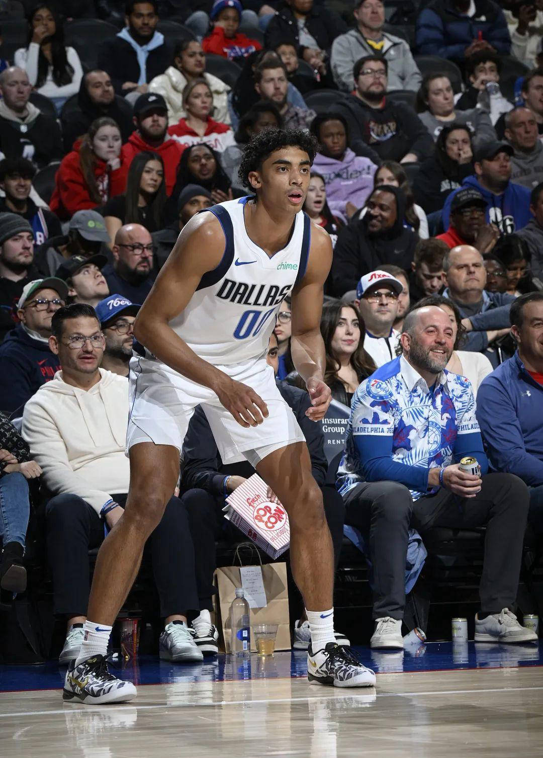 球队新战术大获成功，备战季后赛